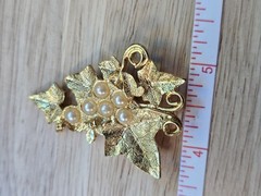 Vintage Gold Tone Grape Cluster Brooch Pin Faux Pearl Ivy Leaf Mid Century