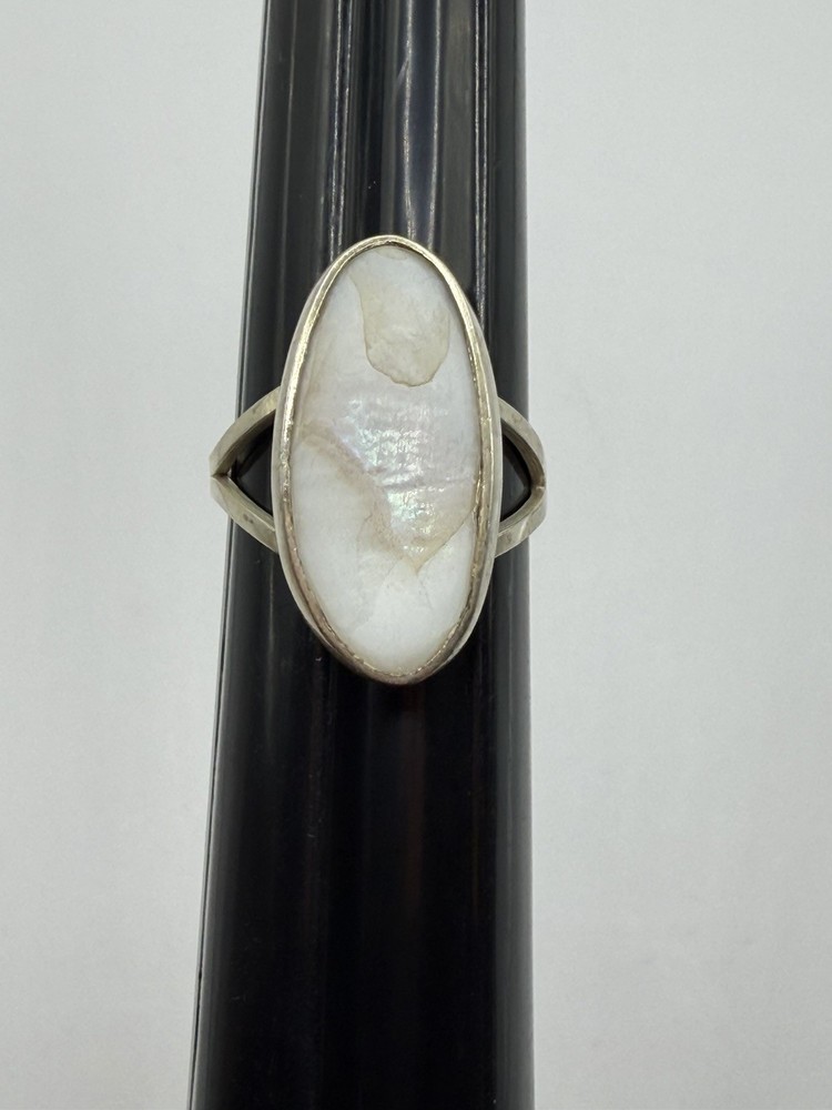 VINTAGE MOTHER OF PEARL RING SIZE 6.25 MARKED 925 STERLING SILVER JEWELRY OVAL