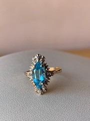 VINTAGE 10K YELLOW GOLD MARQUISE CUT BLUE TOPAZ AND DIAMONDS RING