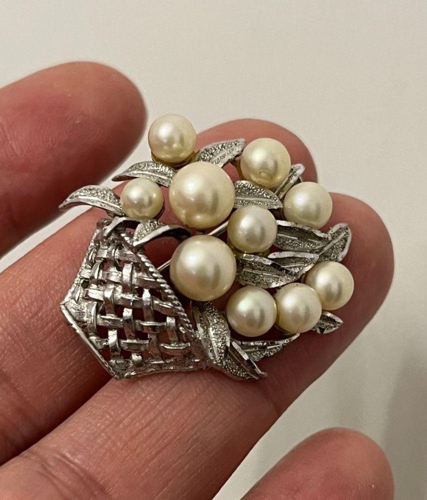 Vintage Retro silver Tone Faux Pearl Flora Bouquet basket Brooch Pin