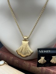 VTG 1980’s MONET 3 Piece Set Gold-tone Shell Necklace Bracelet Clip-on Earrings