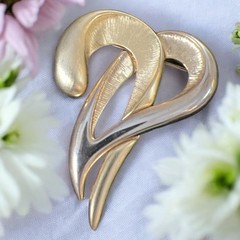 Vintage Tona Abstract Impressionist Heart Shaped Brushed Gold Tone Brooch Pin