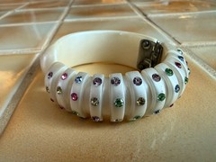 Vintage Pearlized Cream Clamp Assorted Rhinestone Hinged Bangle
