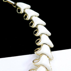VINTAGE 1950’S CORO WHITE THERMOSET PLASTIC NECKLACE CLIP-ON EARRINGS SET