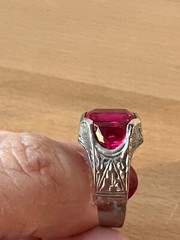 VINTAGE 10K WHITE GOLD LARGE RED SYNTHETIC RUBY MEN’S WOMEN’S UNISEX RING