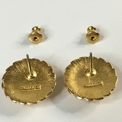 Vintage Trifari Gold Circle Leaf Earrings Pink Gold Tone Pierced Laurel Leaves