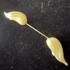 Vintage 1940’s Jabot Pin Lucite Plastic Resin Shell? Winged Victory Ivory Lovely