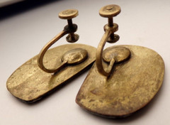 ANTIQUE ENAMEL HAND PAINT GIRAFFE AFRICA SCENIC ARTIST BRASS SCREW BACK EARRINGS