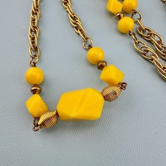Vintage Necklace Gold Tone Chain Yellow Acrylic Station Beads Flapper Opera 60″