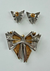 Vintage AVON Art Deco Bow Two Tone Pin Brooch & Earrings Set Stylepoints 1995