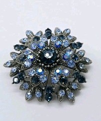 Starburst Flower Brooch Blue Crystals Rhinestone 2 in Vintage Gun Metal 3D