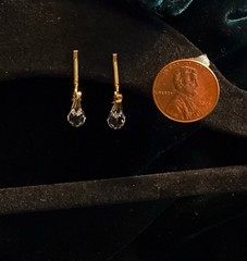 1960s Crystal Teardrop Clip On Earrings, Subtle Sophisticated, Understated￼