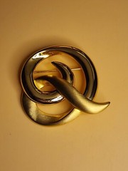 Vintage TONA Signed Gold Tone Swirl Brooch Pin Brushed & Gloss FREE $HIPPING!!!