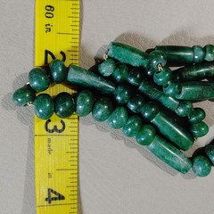 Green Jade Beaded Necklace Vintage Barrel Round Beads Gold Tone Clasp 17 Inches