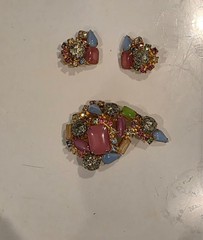 Vintage brooch and mayching earings.
