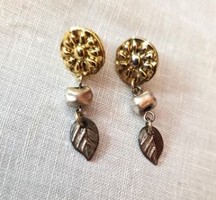 Vintage LCi Liz Claiborne Gold Rosette Baroque Pearl Leaf Drop Earrings Pierced