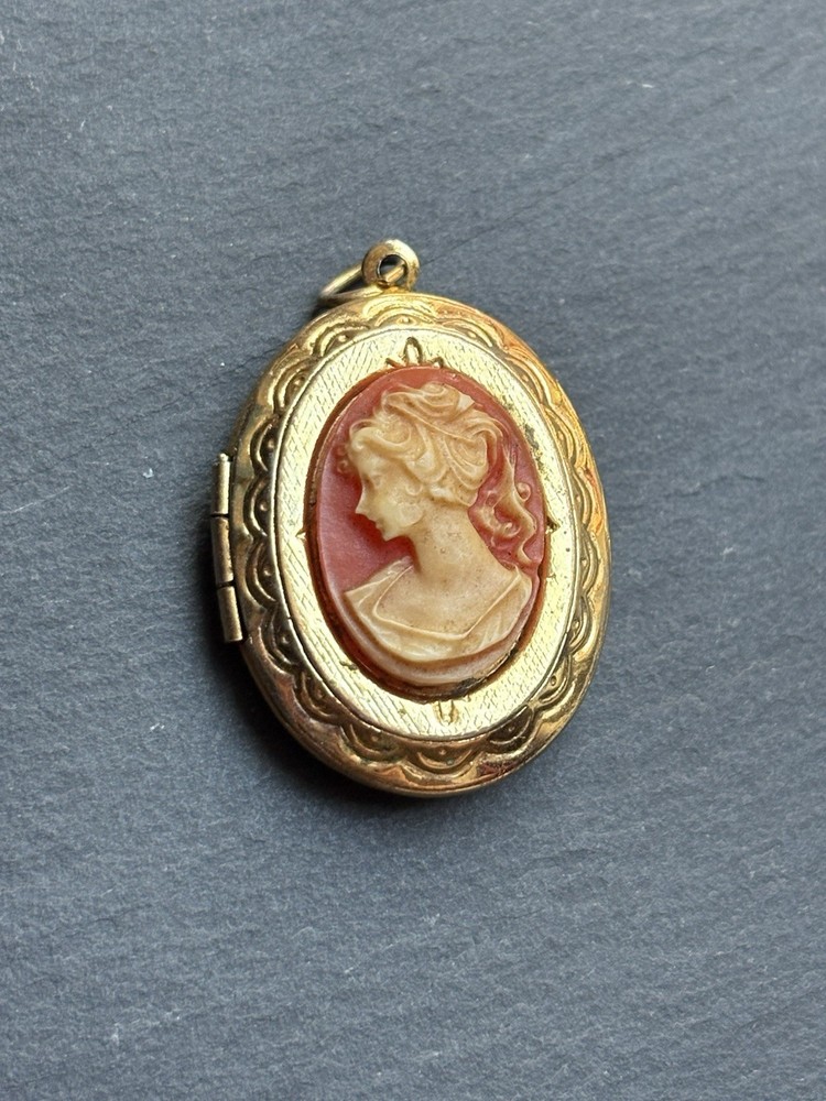 Vintage Cameo Locket Pendant Oval Gold Tone Ivory