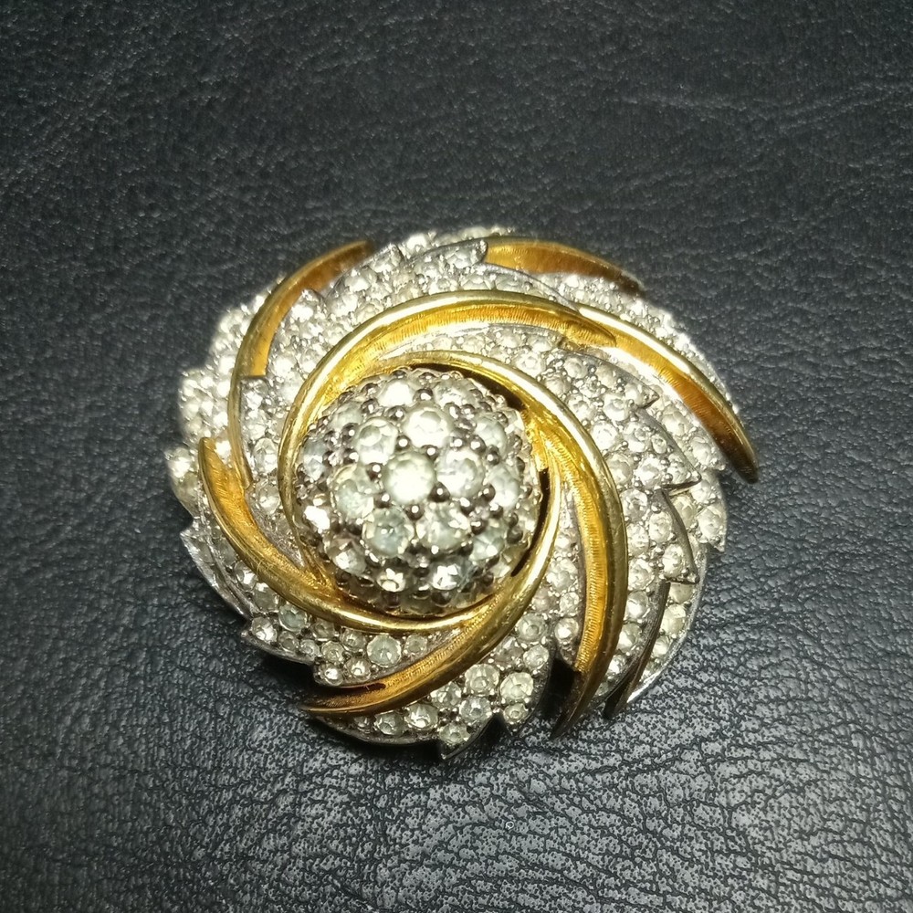 Vintage Jewlery Signed JOMAZ Clear Rhinestones Pin Brooch. 8216
