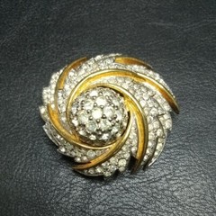 Vintage Jewlery Signed JOMAZ Clear Rhinestones Pin Brooch. 8216