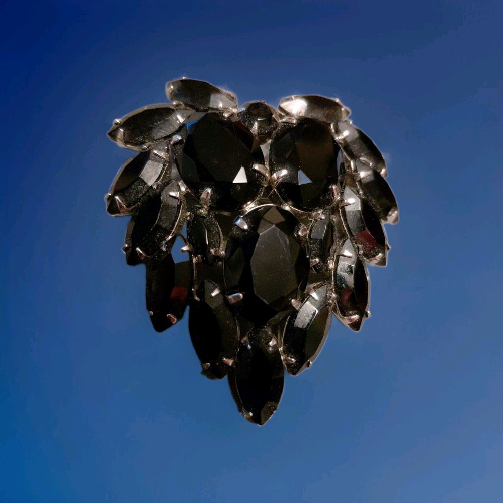 Vintage Black Leaf Rhinestone Or Jet Brooch Pin Unbranded 2.5″ x 2″ EUC Classic