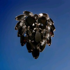 Vintage Black Leaf Rhinestone Or Jet Brooch Pin Unbranded 2.5″ x 2″ EUC Classic