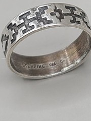 Vtg Wheeler Manufacturing Co Sterling Silver Tribal Overlay Band Ring Size 8.5