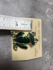 Vintage Bobblehead Frog Brooch Two Sister MEDICI