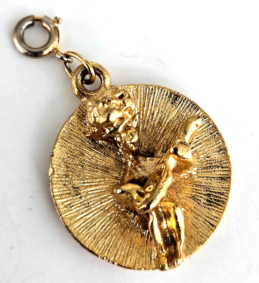 Vintage Minstrel Mandolin Player Gold Tone 3D Charm 15/16″ w Spring Ring Clasp