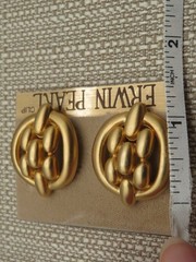 Vintage Erwin Pearl Gold Brushed Chain Link Clip On Earrings On Card