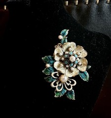 Vtg. Monet Gold Tone Faux Pearl Teal Enamel Flower Brooch BinC