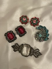 VTG-NOW JEWELRY LOT GLASS Stones Clear Brooch Blue/ Pink Red Earrings Post Clip