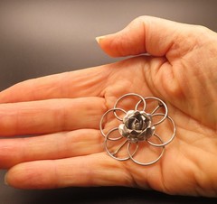Vintage Mid Century Sterling Silver Interlocking Loop Wire 3D Rose Flower Brooch