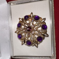 Stunning Yellow gold Tone Purple Stone And Lavender Rhinestones Brooch Boxed