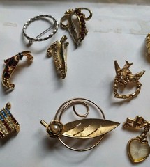 Odd Lot Of 14 Brooches Unbranded Some Vintage