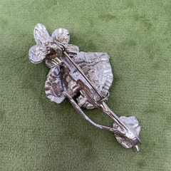 Vintage Silver Tone Floral Figural Brooch Pin Violet Pansy Leaf 2.25in