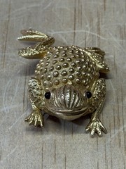 VTG 1990’s ERWIN PEARL DESIGNER GOLDTONE with BLACK GLASS EYES FROG TOAD BROOCH