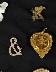 Vintage To Modern Lot Of 8 Brooches, Gold Tone, Silver Tone, Rhinestone