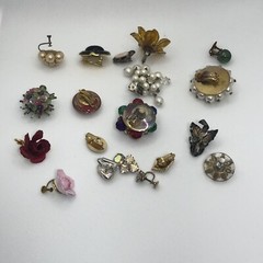 Vintage Singles Mismatched Clip On Earrings Lot MCM Some signed / No Brand