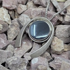 Vintage MCM Style Sterling Silver Flush Black Onyx Necklace Pendant On 20″ Chain