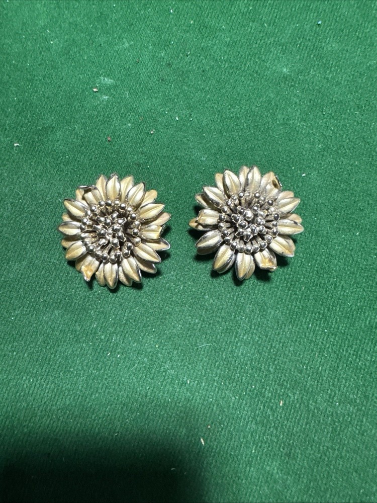 Vintage Flower Gold Tone Clip On Earrings