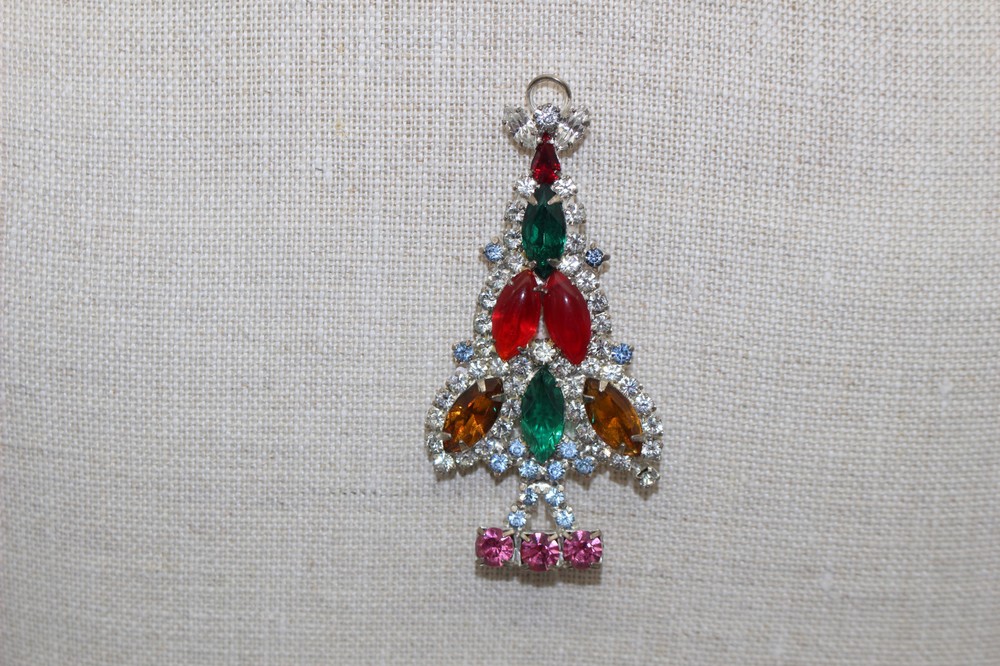 VINTAGE RHINESTONE CRYSTAL 3-1/8″ CHRISTMAS TREE BROOCH/PIN-SILVER TONE-ANGEL
