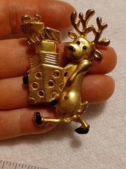 Vintage Gold-tone Reindeer Carrying Packages Brooch From 50-60’s