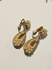 Vintage Crown Trifari Gold Tone Faux Pearl Birthday Ribbon Necklace Earrings Set