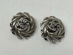 Crown Trifari Brushed Modernist Silver Tone Clip On Earrings Vintage .75 in