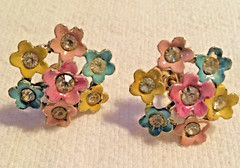 VINTAGE – Brooch Pin & Screwback Earrings – Colorful FLOWERS Set – Retro RARE