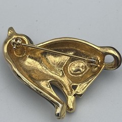 Green Eyed Cream Swirl Enamel Cat Kitten Brooch Gold Tone Siamese Ring Clasp