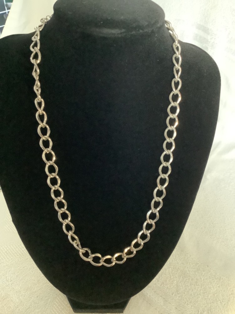 Silver Tone Chain Link Necklace 18”