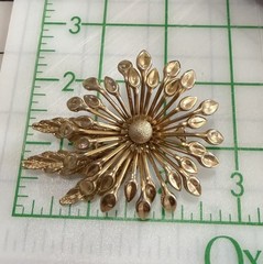 Vintage Gold Tone Floral Starburst Brooch Pin Mid Century Modern Statement 2.5″