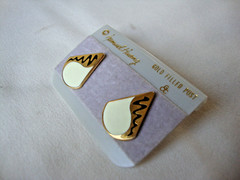 VINTAGE SAMUEL HUANG DESIGNER CLOISONNE RETRO MOD BLACK & WHITE STUD EARRINGS