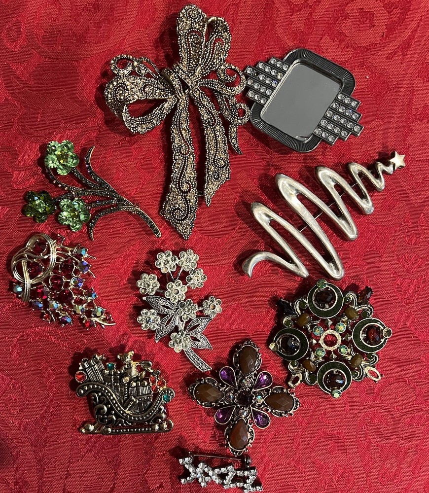 Lot Of 10 VTG Brooch’s. Various Colors & Styles